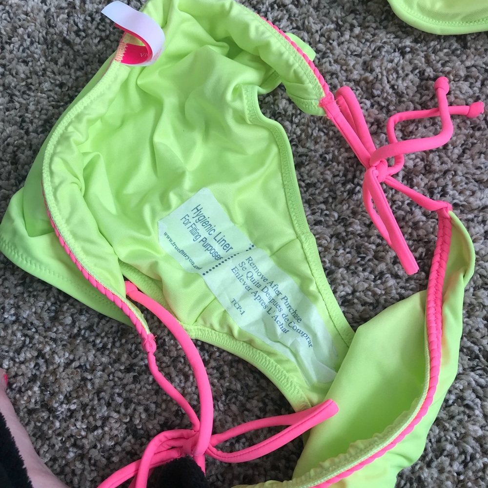 VS Bikini - Picture 3 of 4